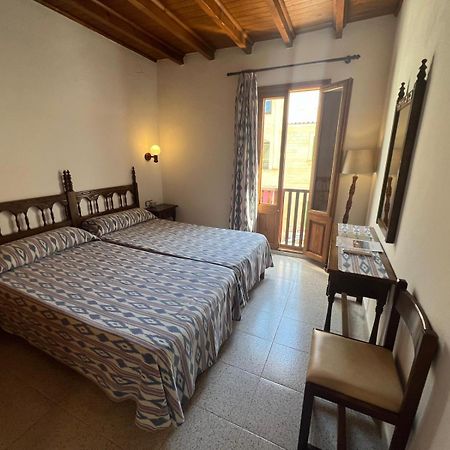 Hostal Restaurante Playa Colonia de Sant Jordi Ngoại thất bức ảnh