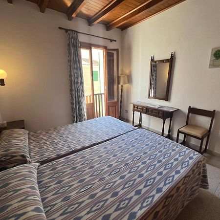 Hostal Restaurante Playa Colonia de Sant Jordi Ngoại thất bức ảnh