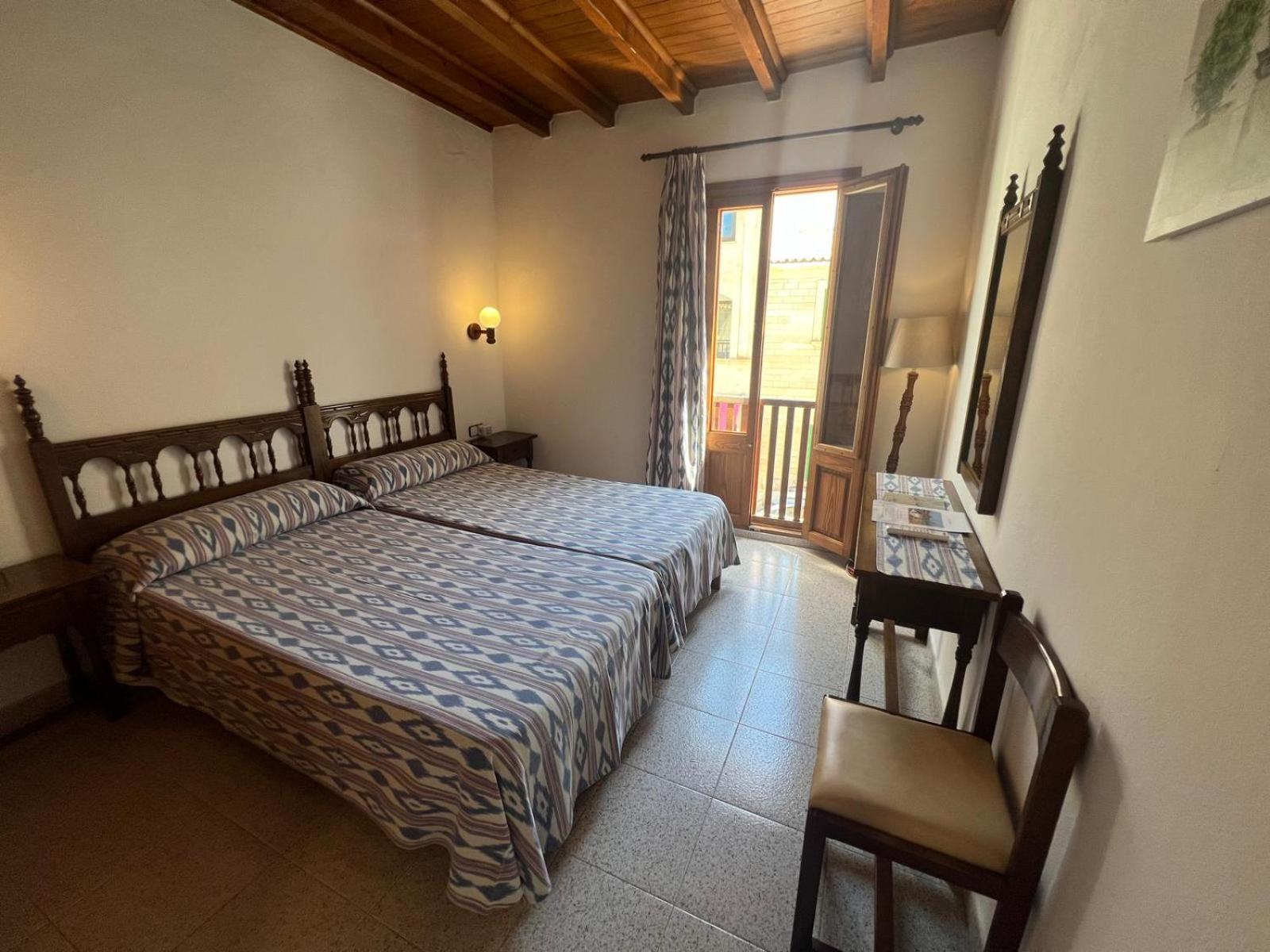 Hostal Restaurante Playa Colonia de Sant Jordi Ngoại thất bức ảnh